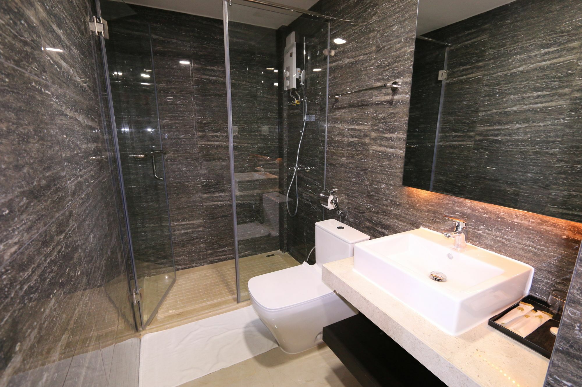 Eastland Hotel & Apartment Phnom Penh Luaran gambar