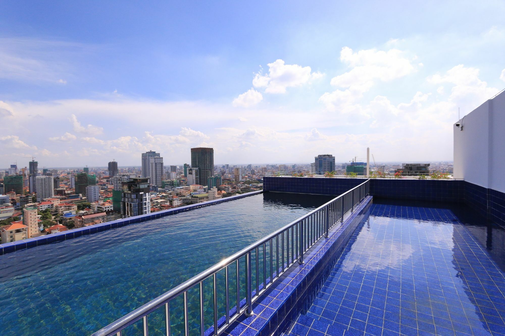 Eastland Hotel & Apartment Phnom Penh Luaran gambar