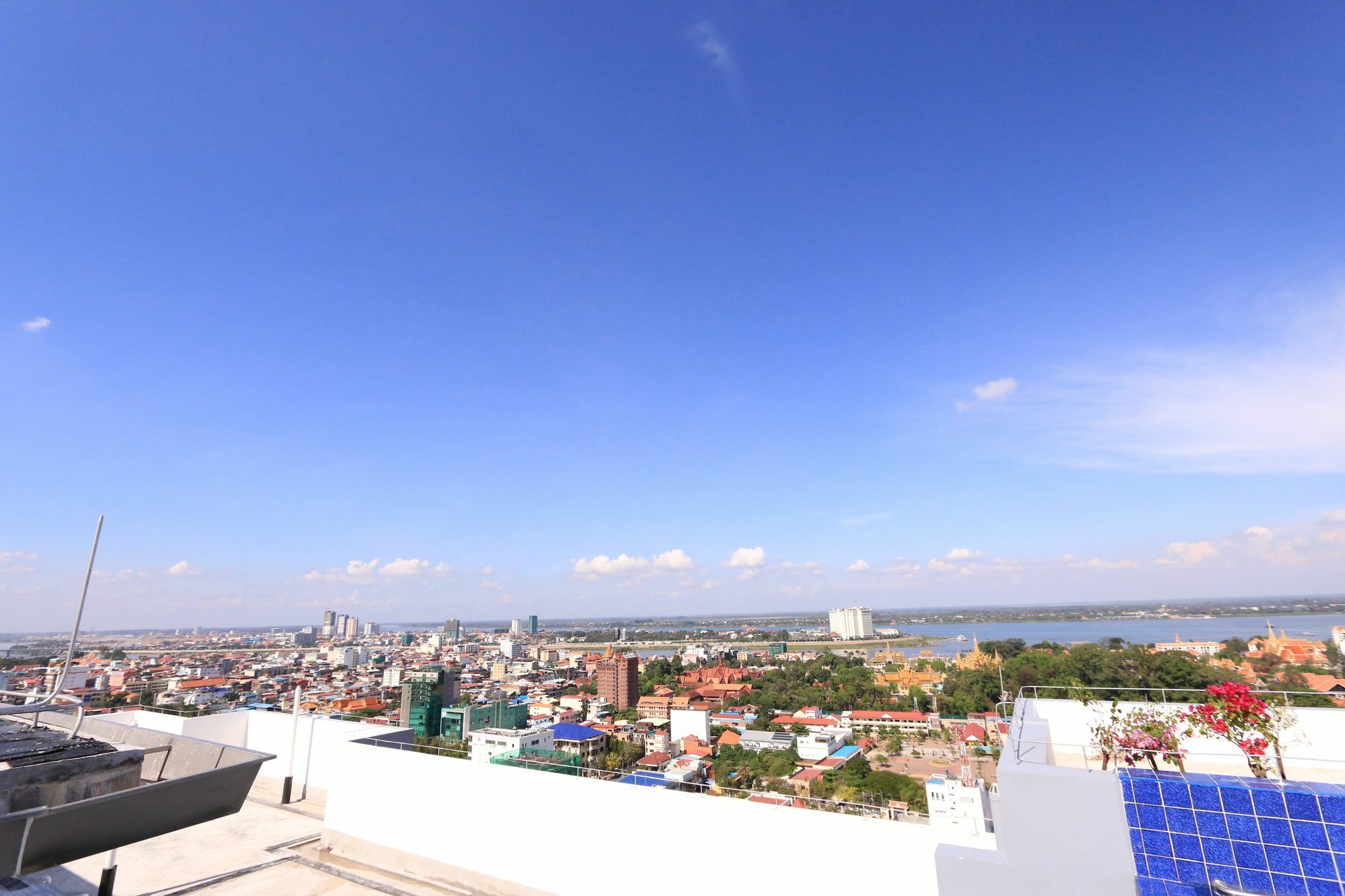 Eastland Hotel & Apartment Phnom Penh Luaran gambar